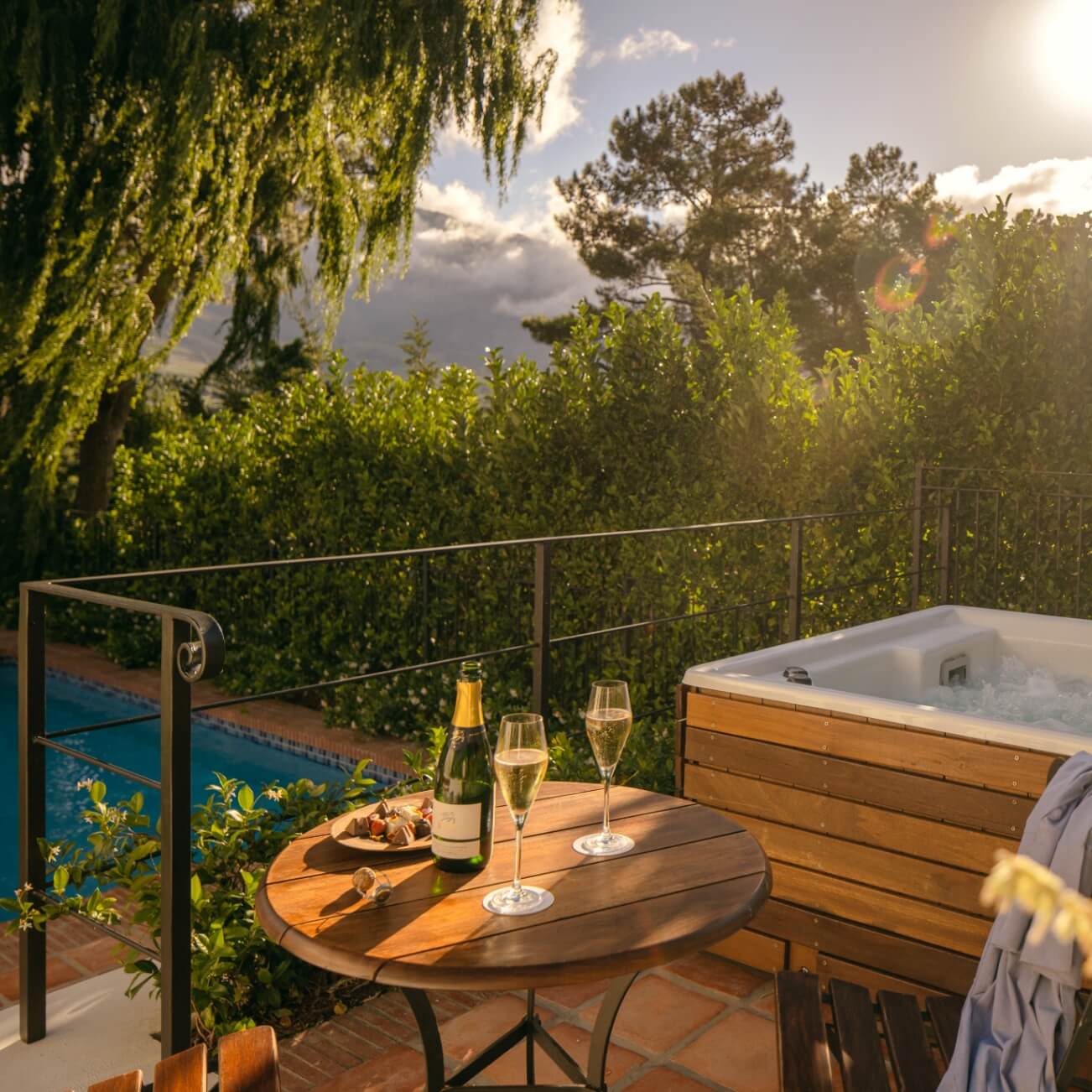 The Hot Tub and Pool at Fynbosch Cottage